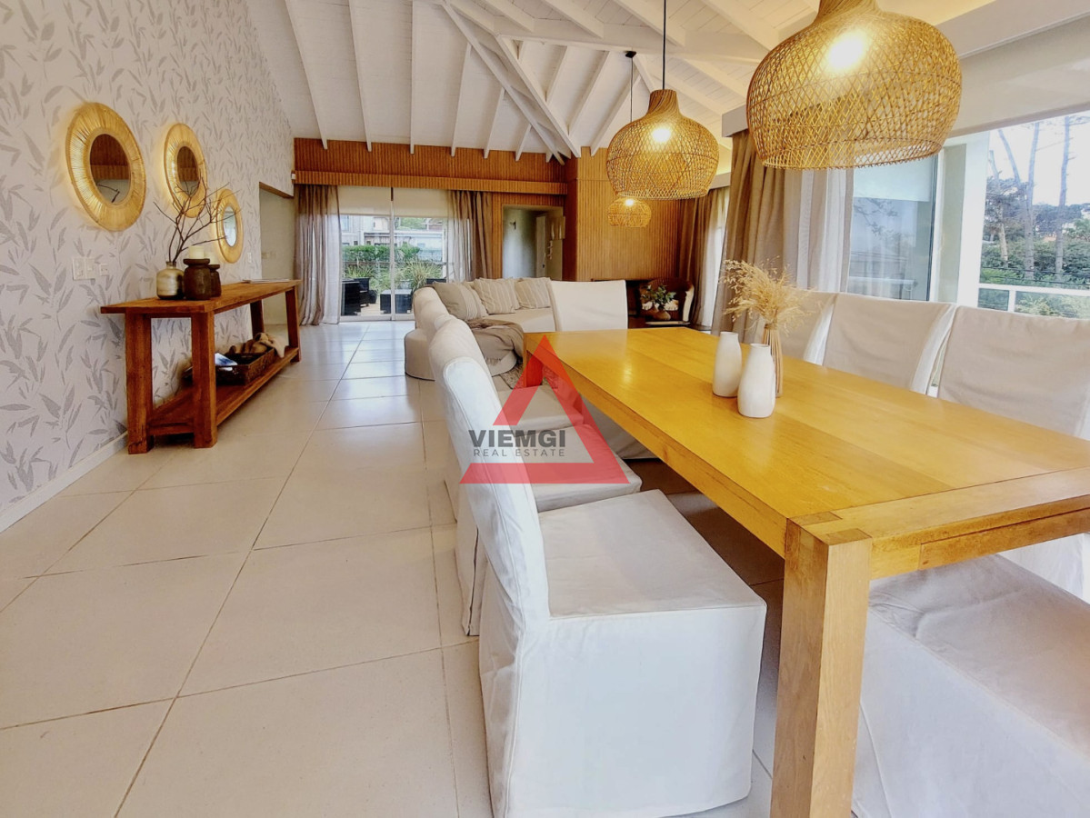 Casa ID.25 - Excelente Casa de 6 Dormitorios y Piscina en Montoya, La Barra