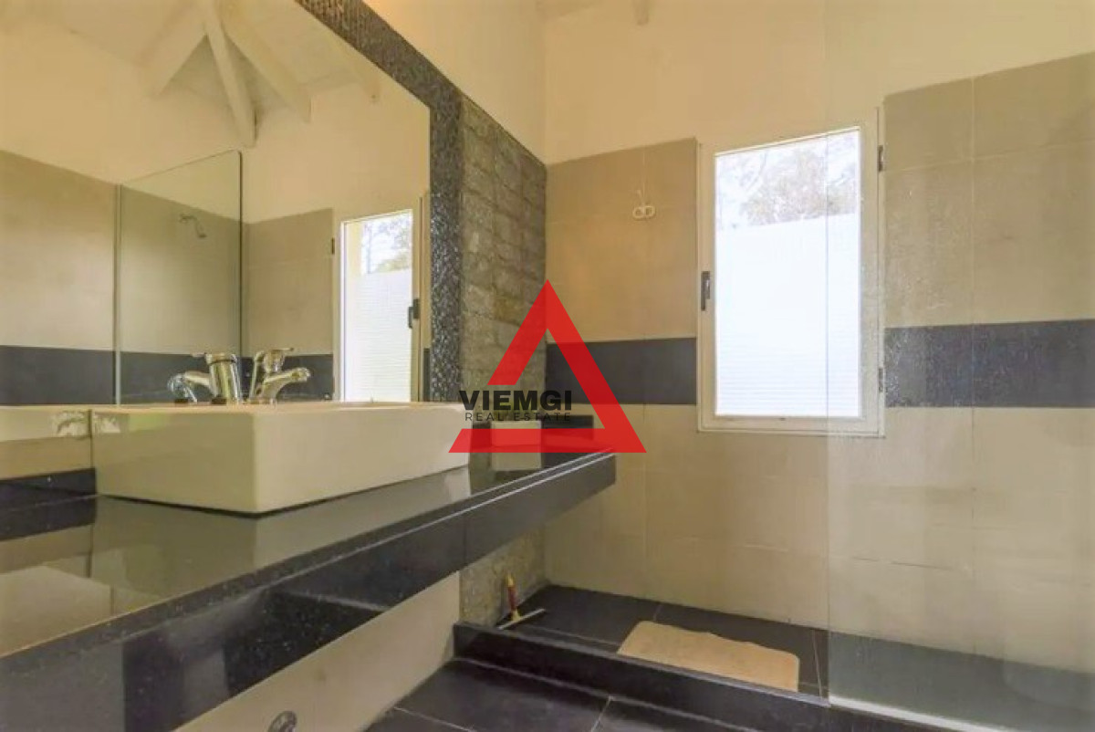 Casa ID.25 - Excelente Casa de 6 Dormitorios y Piscina en Montoya, La Barra