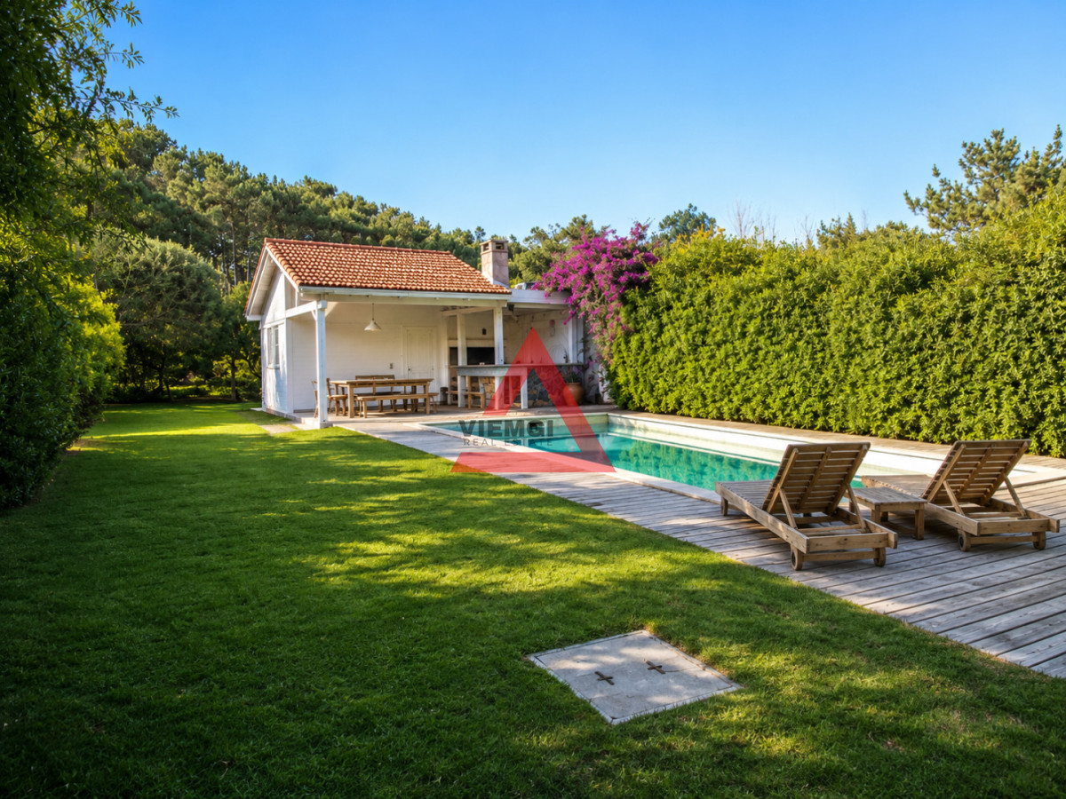 Casa ID.26 - Excelente Casa de 4 Dormitorios con Piscina y Parrillero en Montoya, La Barra