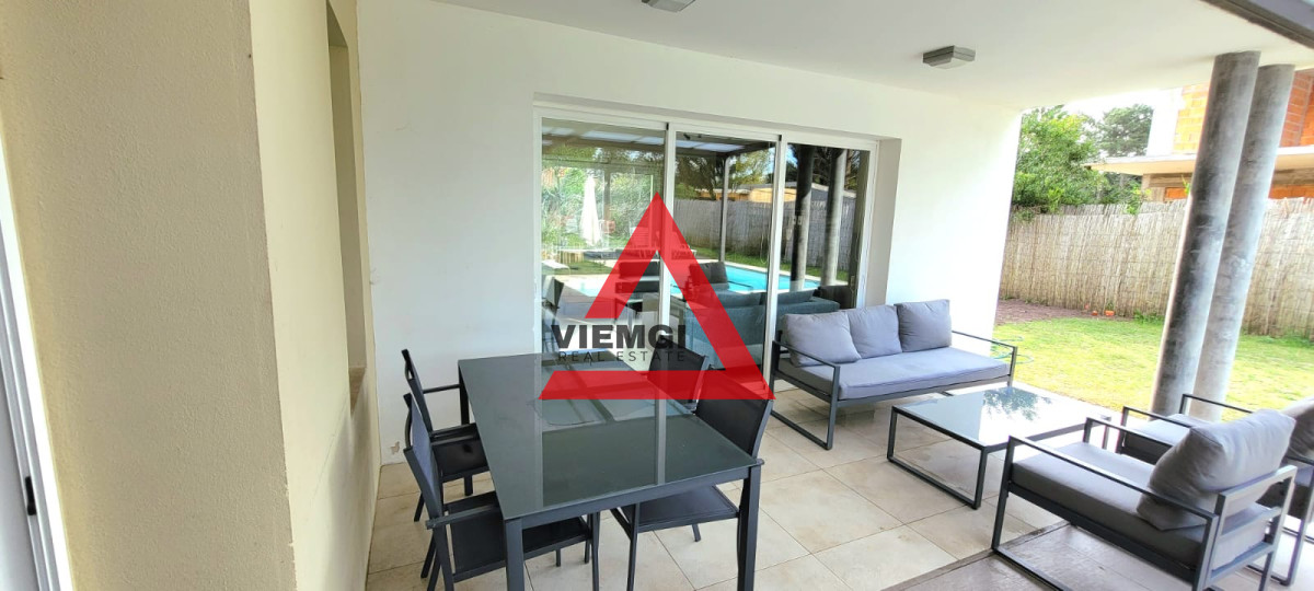Casa ID.28 - Casa moderna de 5 dormitorios  en venta con renta 