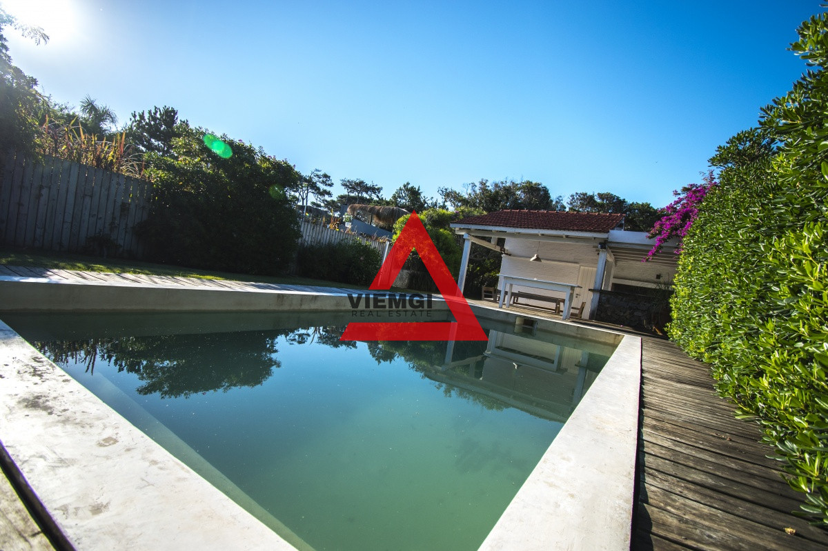 Casa ID.26 - Excelente Casa de 4 Dormitorios con Piscina y Parrillero en Montoya, La Barra