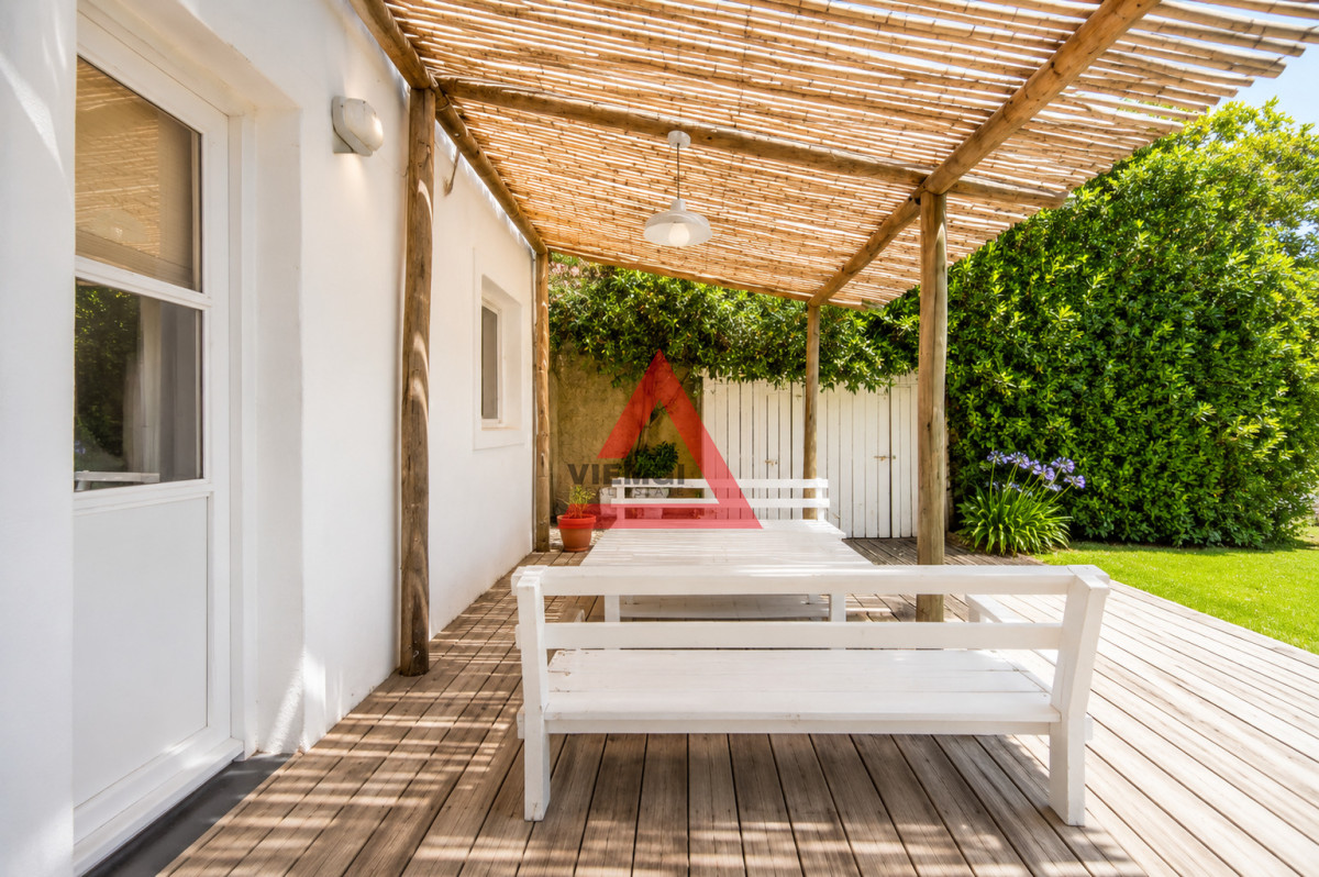 Casa ID.26 - Excelente Casa de 4 Dormitorios con Piscina y Parrillero en Montoya, La Barra