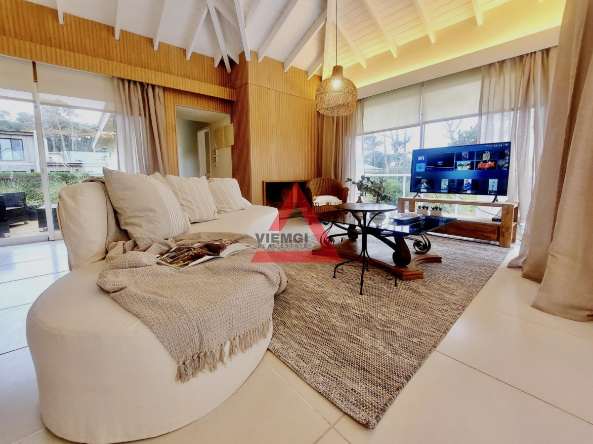 Casa ID.25 - Excelente Casa de 6 Dormitorios y Piscina en Montoya, La Barra