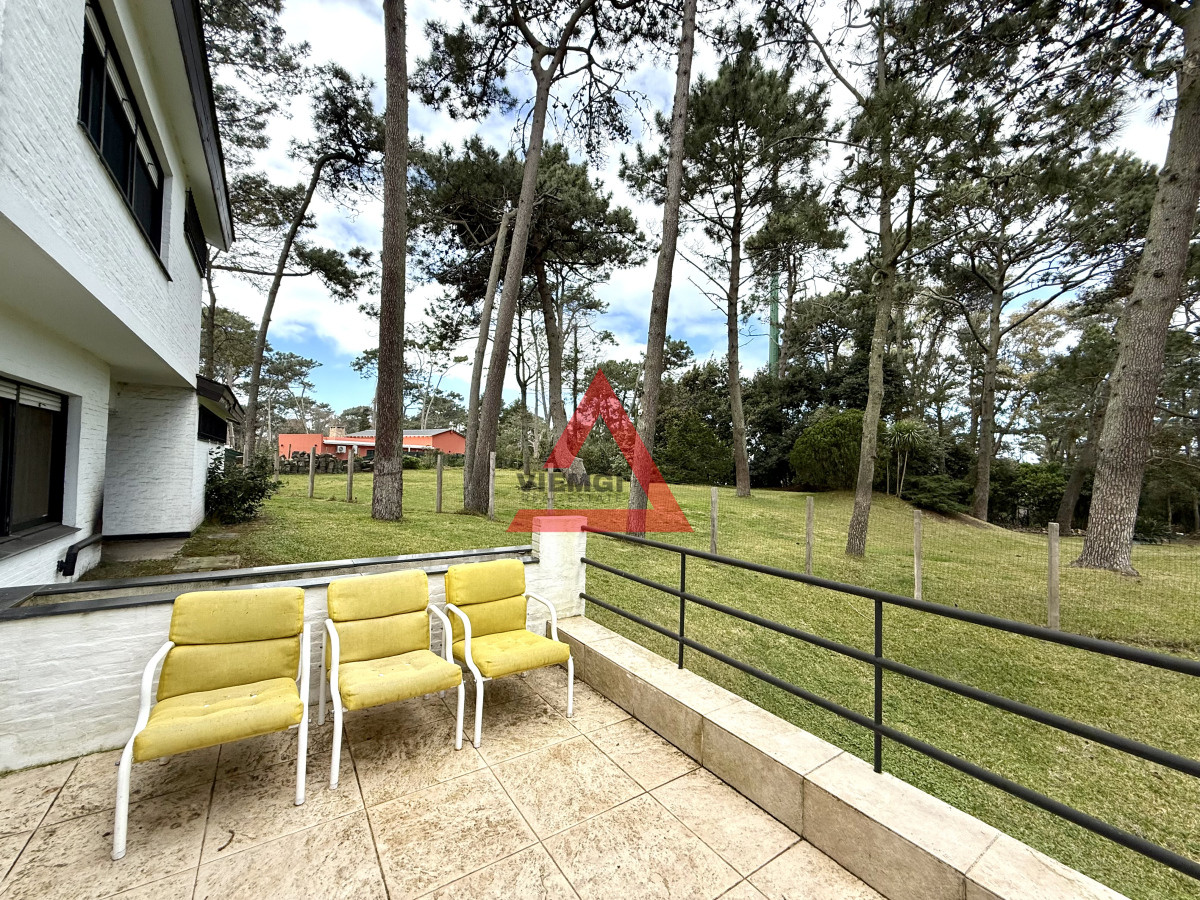 Casa ID.185 - Casa en alquiler de temporada con 4 suites más dependencia en 4500 m2 piscina y parrillero 