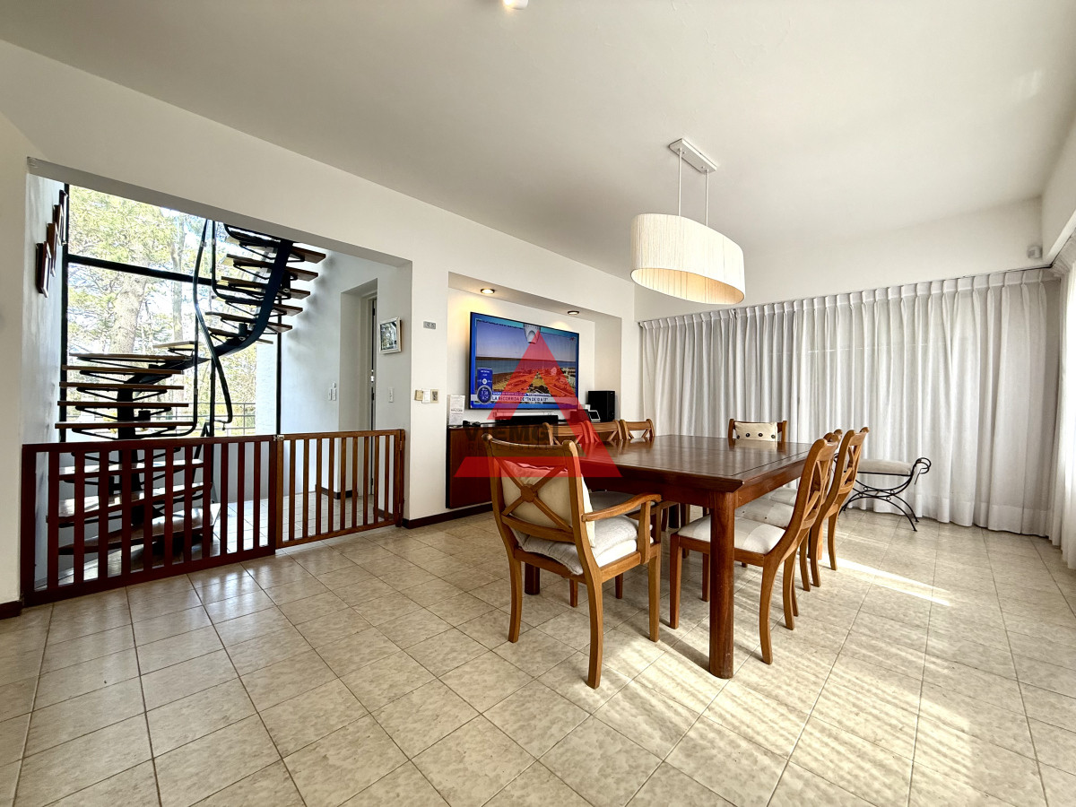Casa ID.185 - Casa en alquiler de temporada con 4 suites más dependencia en 4500 m2 piscina y parrillero 