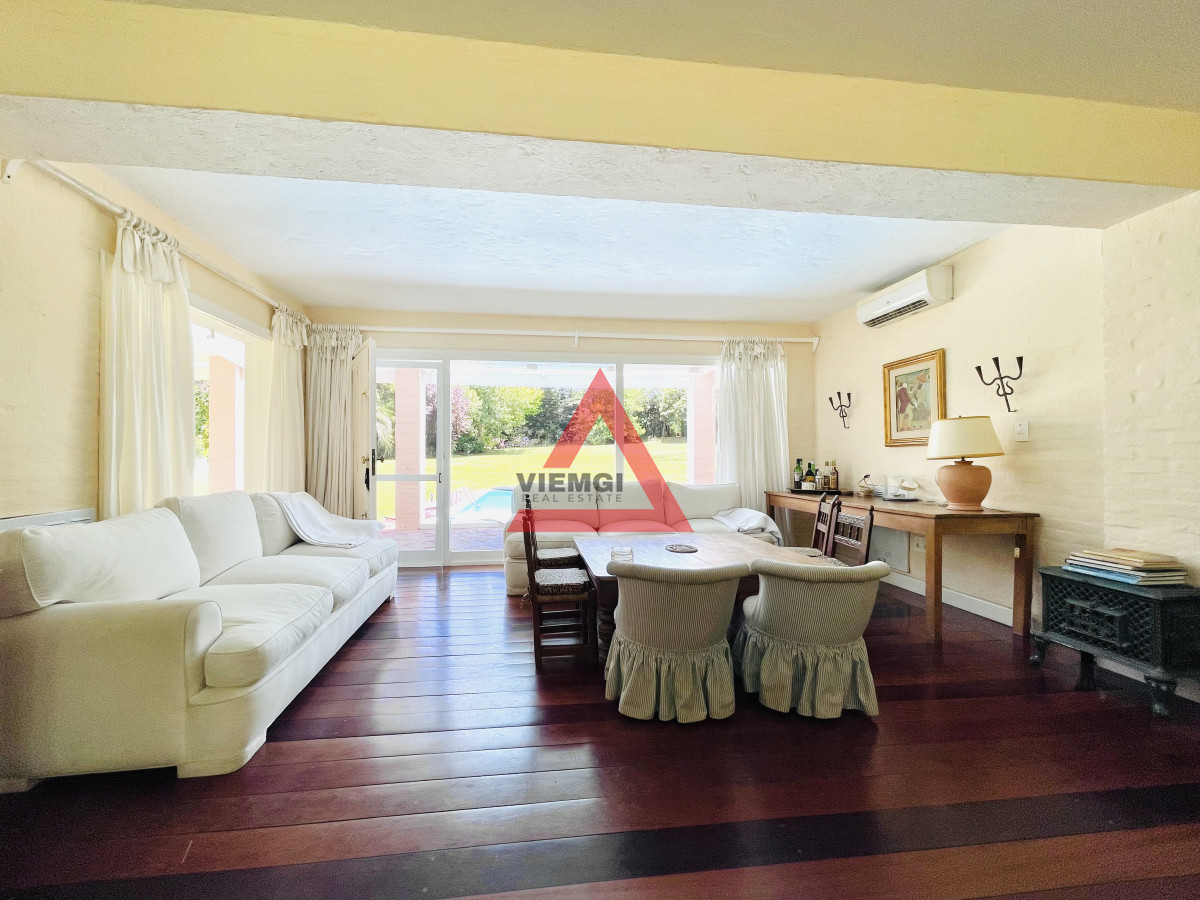 Casa ID.182 - Excelente Casa de 4 Dormitorios en Playa Brava, Punta del Este