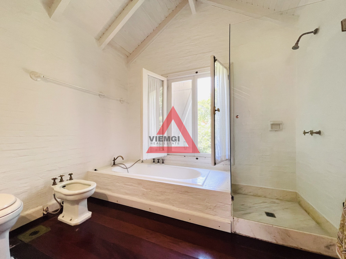 Casa ID.182 - Excelente Casa de 4 Dormitorios en Playa Brava, Punta del Este