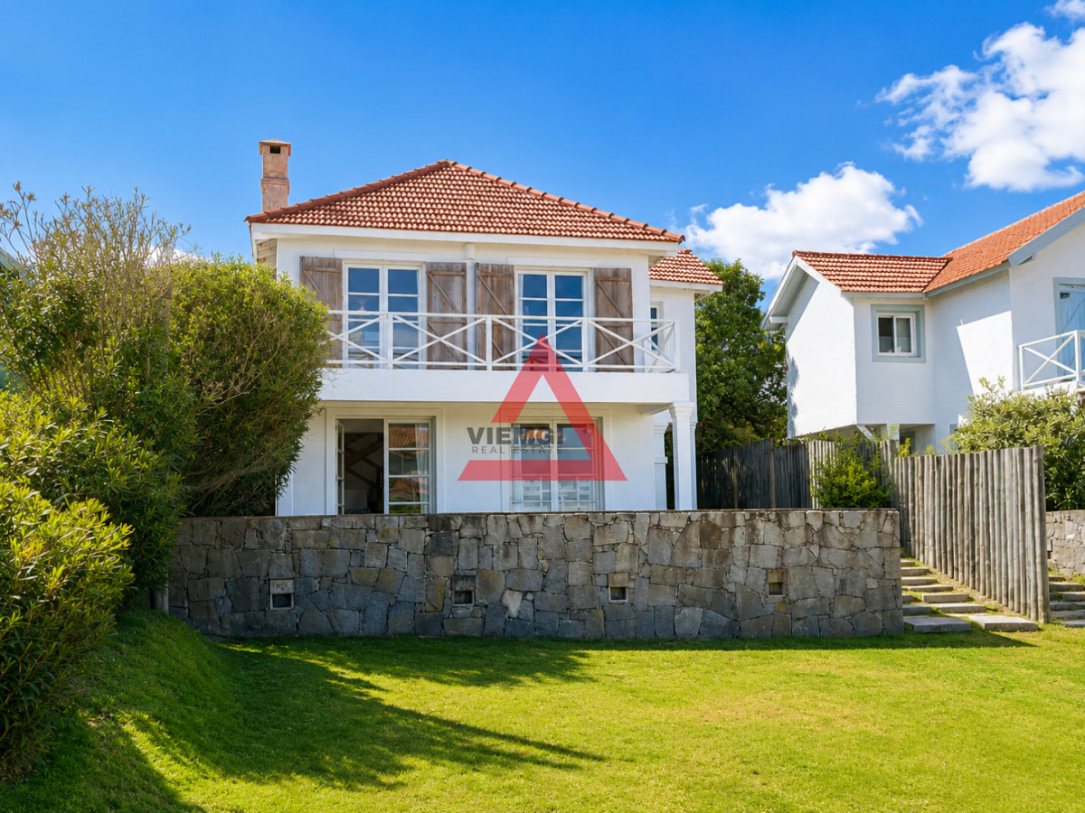 Casa ID.26 - Excelente Casa de 4 Dormitorios con Piscina y Parrillero en Montoya, La Barra