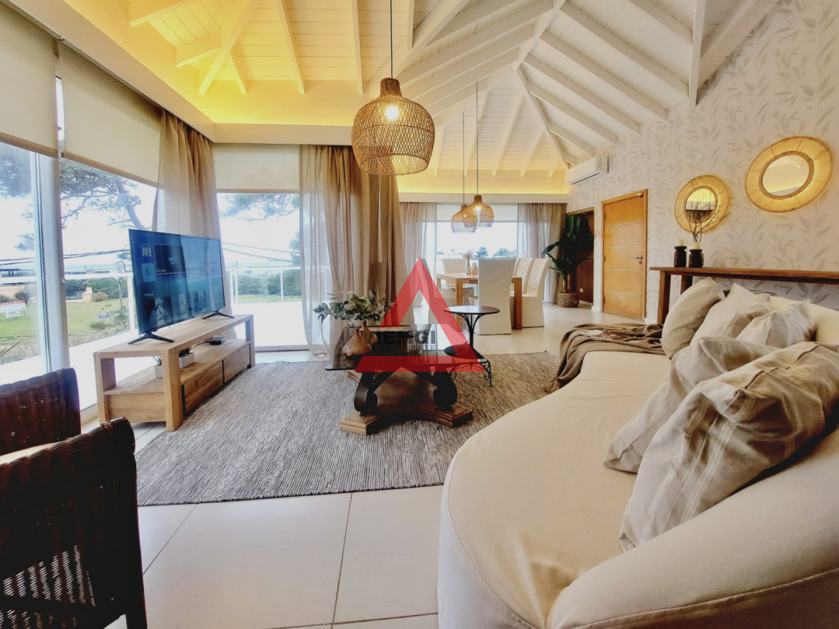 Casa ID.25 - Excelente Casa de 6 Dormitorios y Piscina en Montoya, La Barra