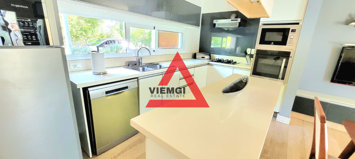 Casa ID.28 - Casa moderna de 5 dormitorios  en venta con renta 
