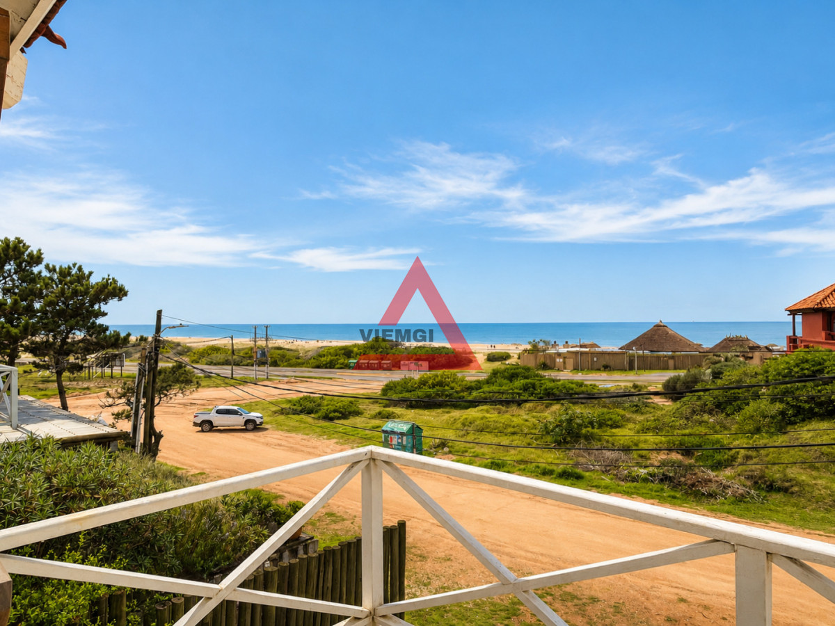 Casa ID.26 - Excelente Casa de 4 Dormitorios con Piscina y Parrillero en Montoya, La Barra