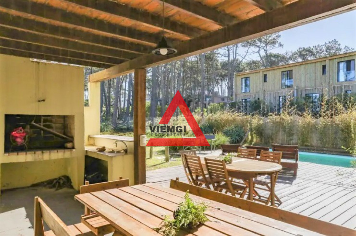 Casa ID.25 - Excelente Casa de 6 Dormitorios y Piscina en Montoya, La Barra