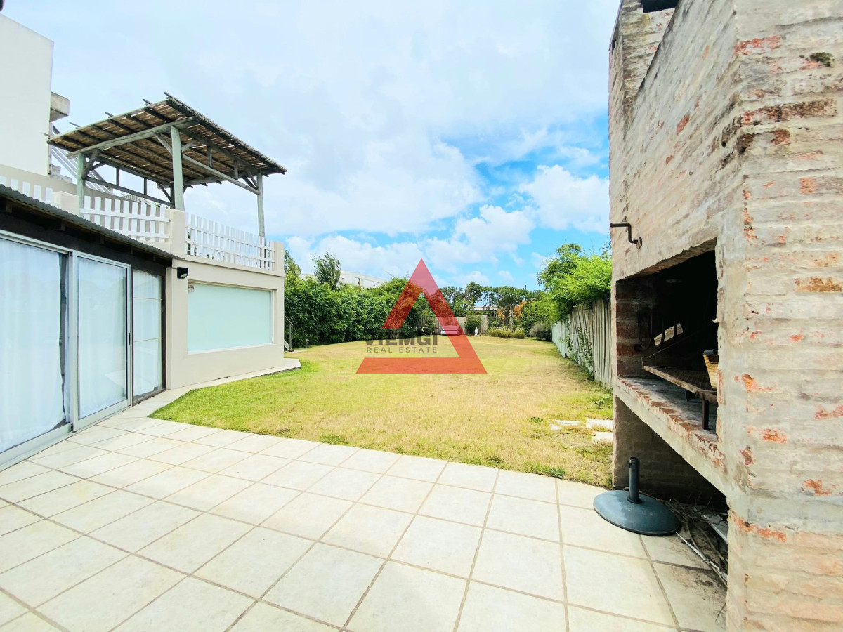 Casa ID.27 - Excelente Casa de 4 Dormitorios en Montoya, La Barra