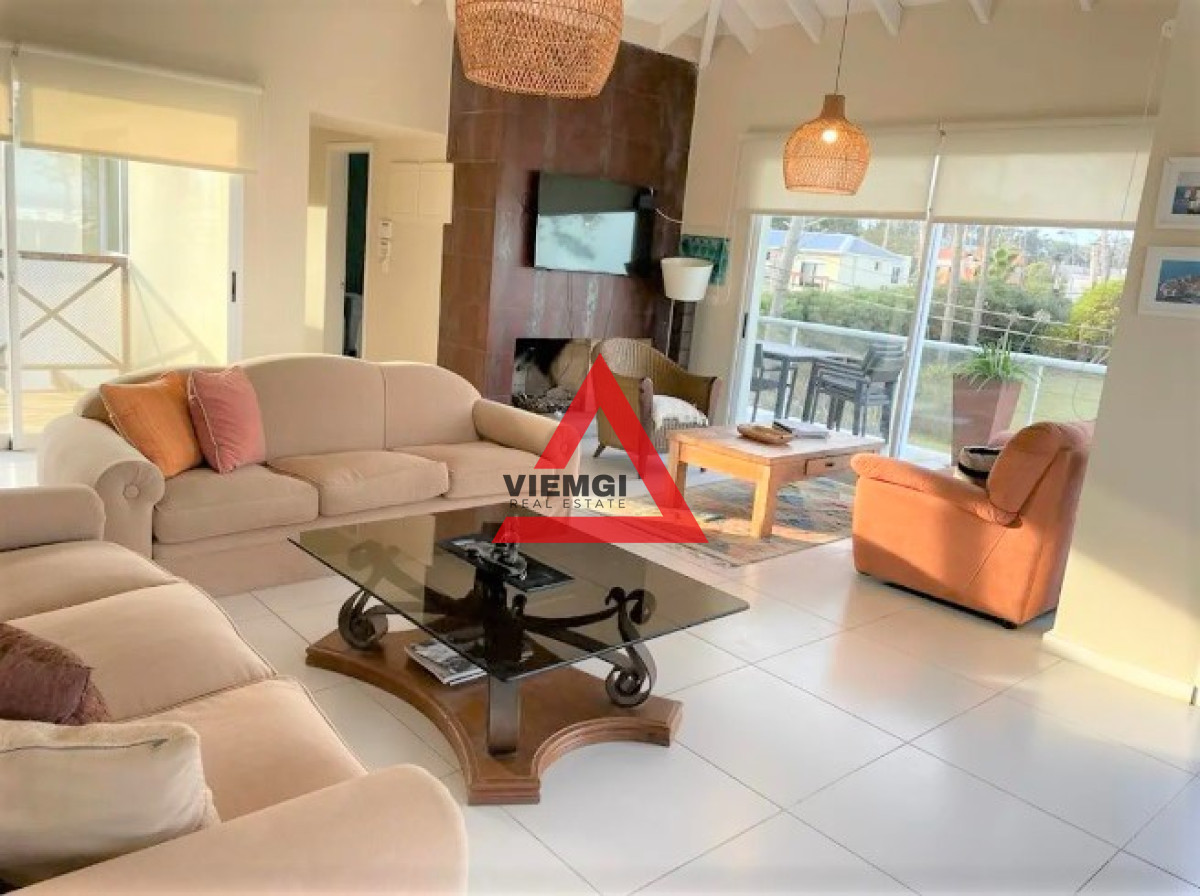 Casa ID.25 - Excelente Casa de 6 Dormitorios y Piscina en Montoya, La Barra