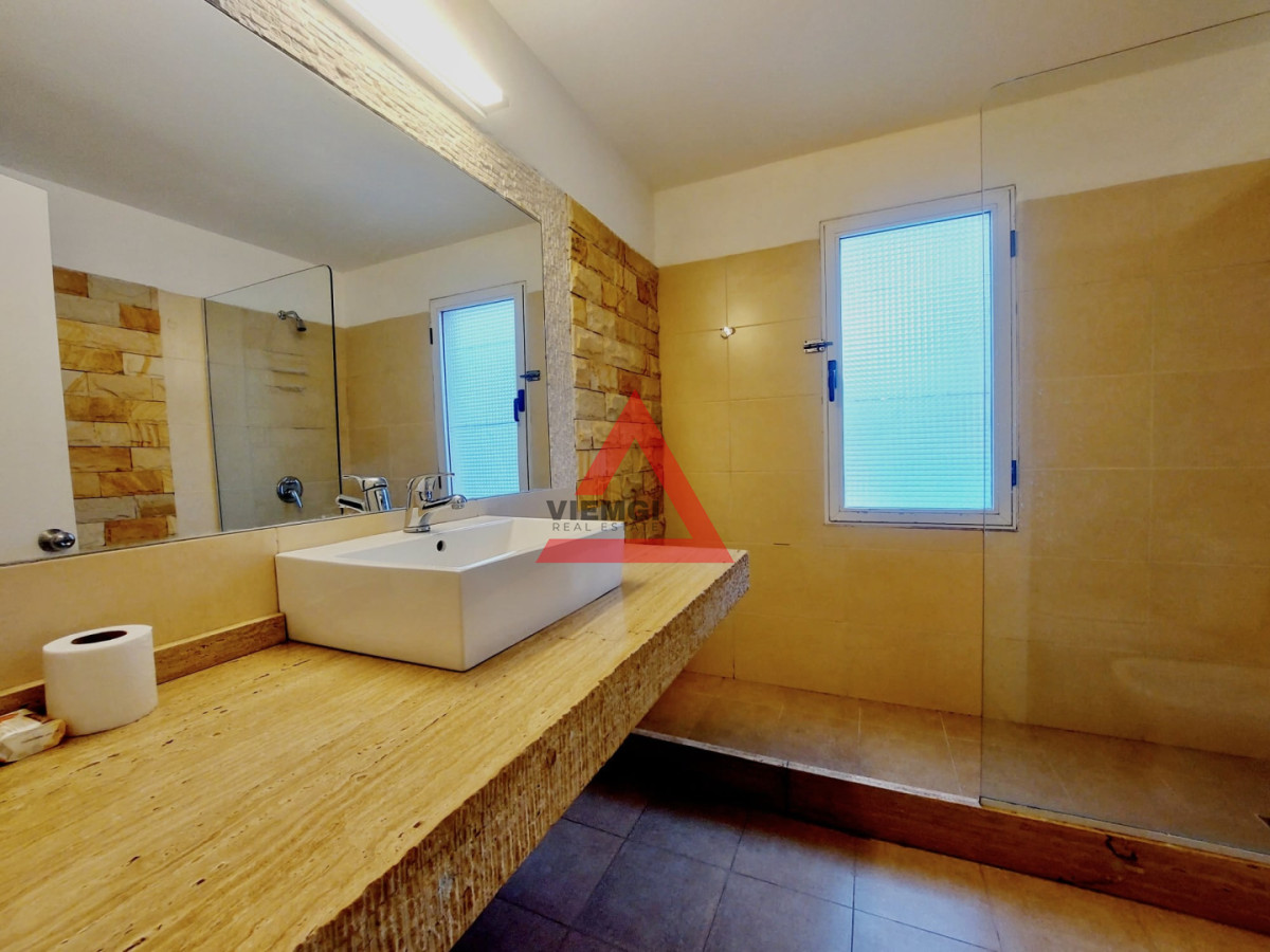 Casa ID.25 - Excelente Casa de 6 Dormitorios y Piscina en Montoya, La Barra