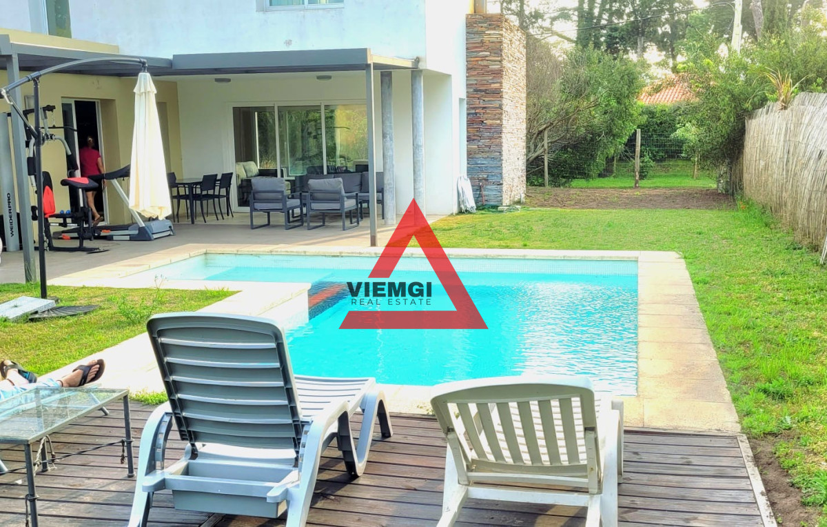 Casa ID.28 - Casa moderna de 5 dormitorios  en venta con renta 