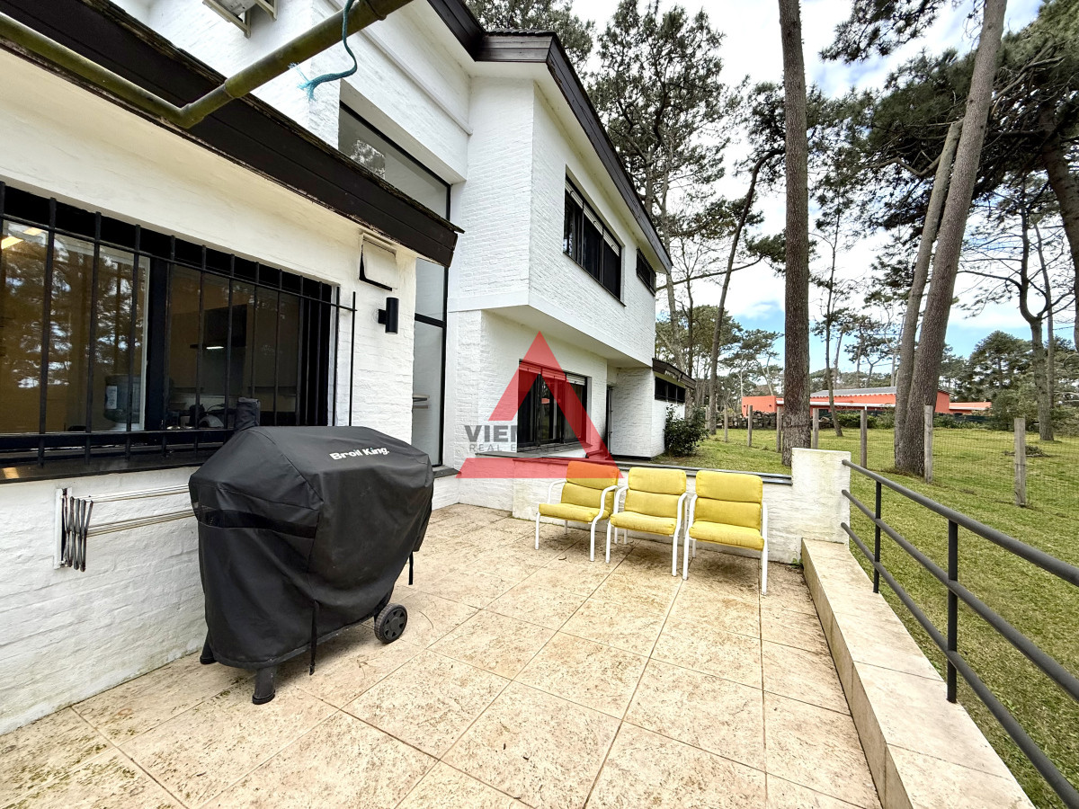 Casa ID.185 - Casa en alquiler de temporada con 4 suites más dependencia en 4500 m2 piscina y parrillero 