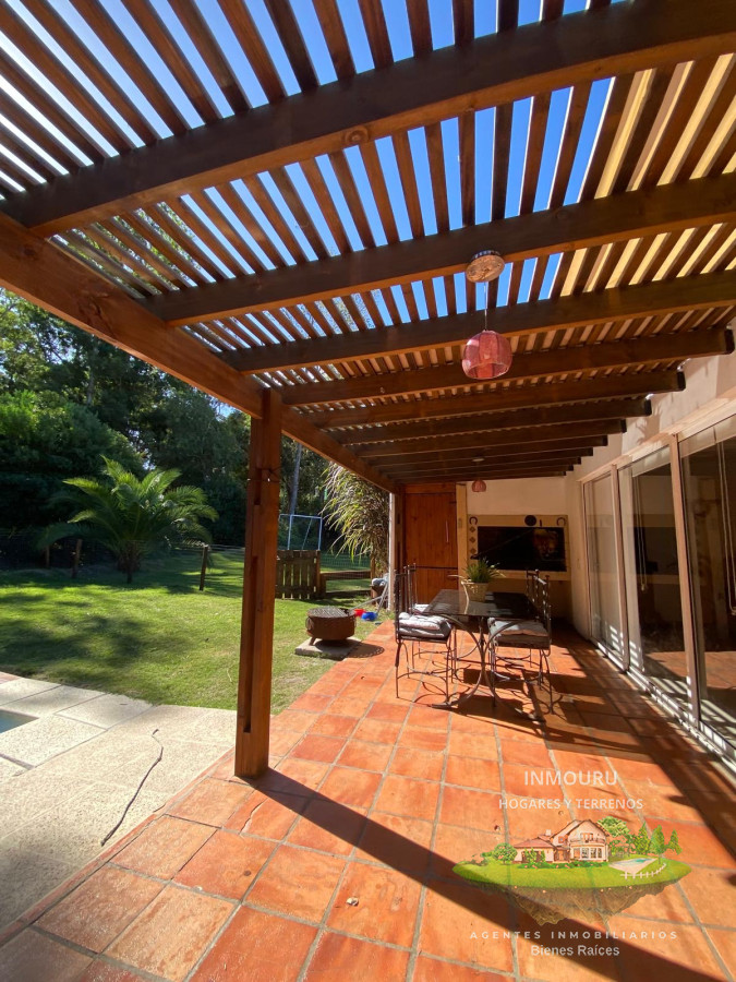 Casa ID.809 - Casa de 3 Dormitorios con piscina en barrio cerrado, entre Punta Ballena y Maldonado