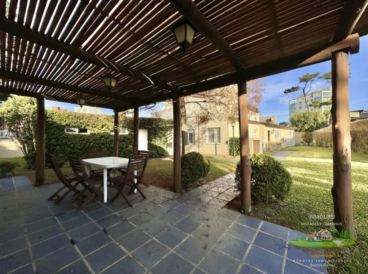 Casa ID.1446 - Moderna Casa de 4 Dormitorios en Playa Mansa a 150 metros del Mar