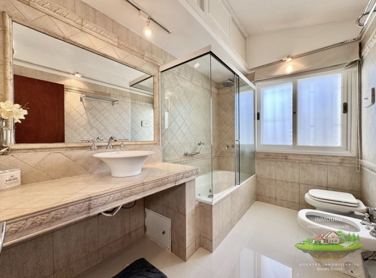 Casa ID.1446 - Moderna Casa de 4 Dormitorios en Playa Mansa a 150 metros del Mar