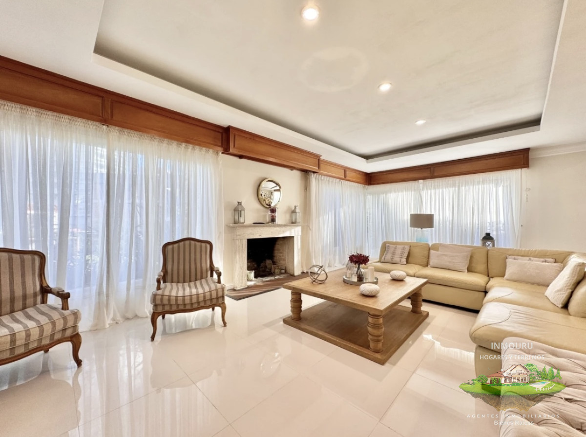 Casa ID.1446 - Moderna Casa de 4 Dormitorios en Playa Mansa a 150 metros del Mar