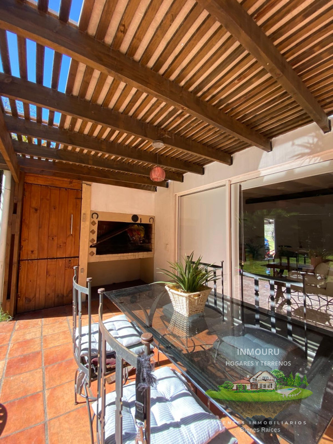 Casa ID.809 - Casa de 3 Dormitorios con piscina en barrio cerrado, entre Punta Ballena y Maldonado