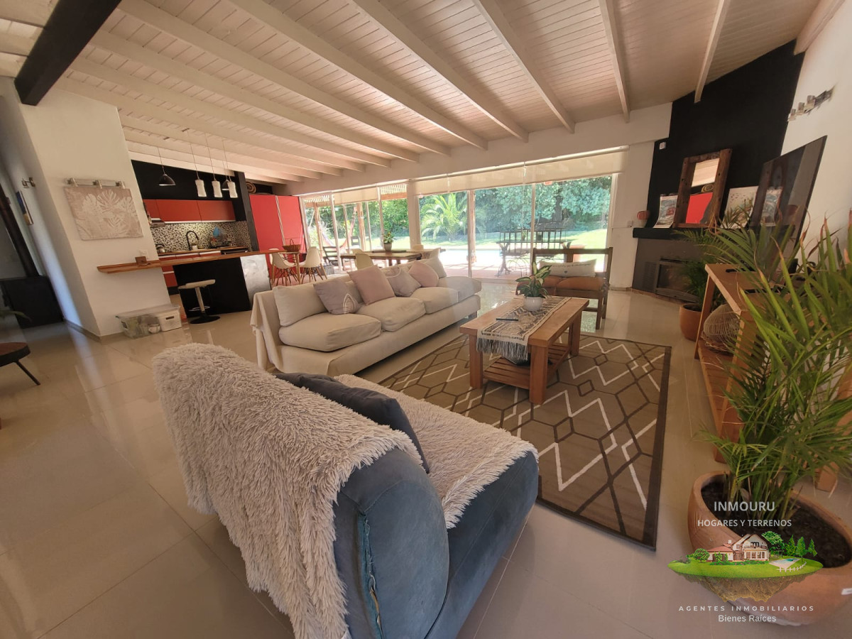 Casa ID.809 - Casa de 3 Dormitorios con piscina en barrio cerrado, entre Punta Ballena y Maldonado