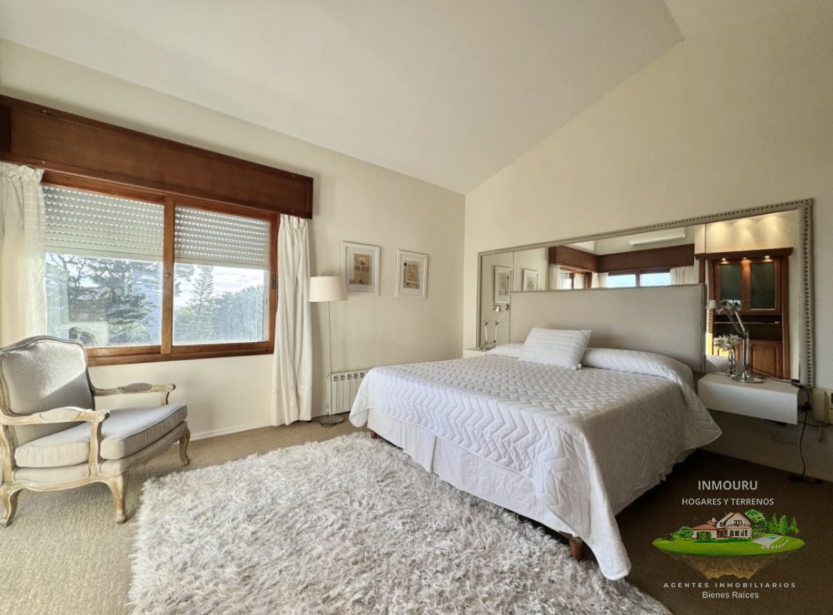 Casa ID.1446 - Moderna Casa de 4 Dormitorios en Playa Mansa a 150 metros del Mar