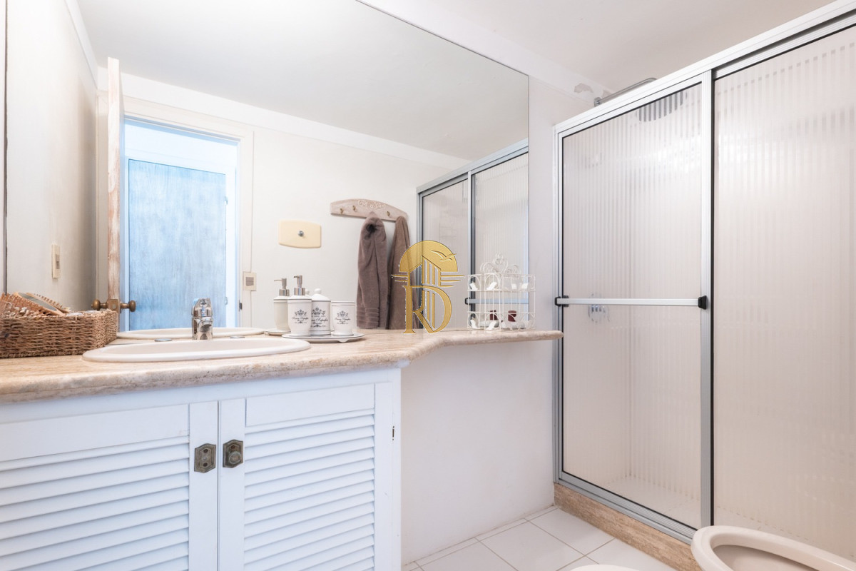 Apartamento de 2 Dormitorios frente al Mar, en Venta, Península de Punta del Este -id-456-10