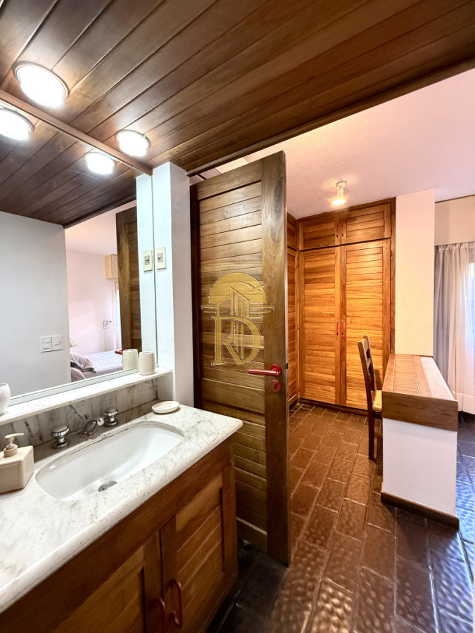 Apartamento en venta con alma de casa. Zona Península Punta del Este -id-768-26