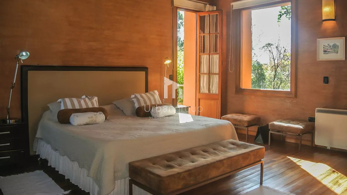 Casa ID.33 - Excelente Casa de 5 Dormitorios, Piscina y Barbacoa en Barrio Privado, Punta del Este