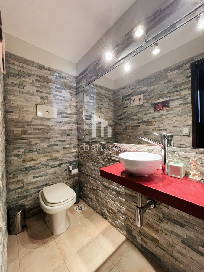 Casa ID.38 - Cómoda Casa de 5 Dormitorios y Piscina Climatizada en Punta del Este