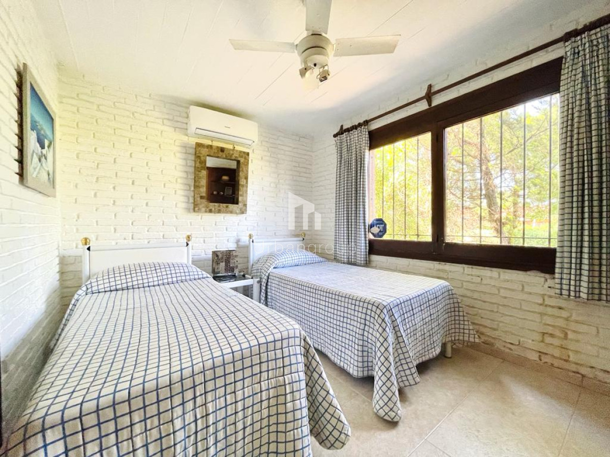 Casa ID.34 - Excelente Casa de 4 Dormitorios en Playa Mansa - Punta del Este