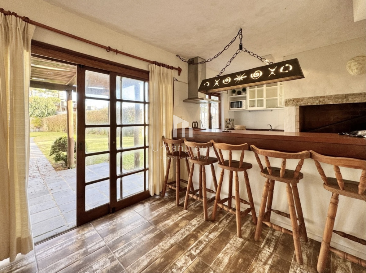 Casa ID.37 - Moderna Casa de 4 Dormitorios en Playa Mansa a 150 metros del Mar