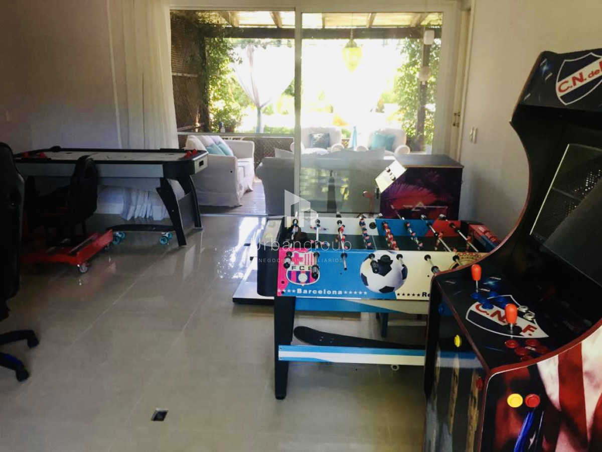 Casa ID.36 - Excelente Casa de 5 Dormitorios en Barrio Privado La Arbolada, Punta del Este