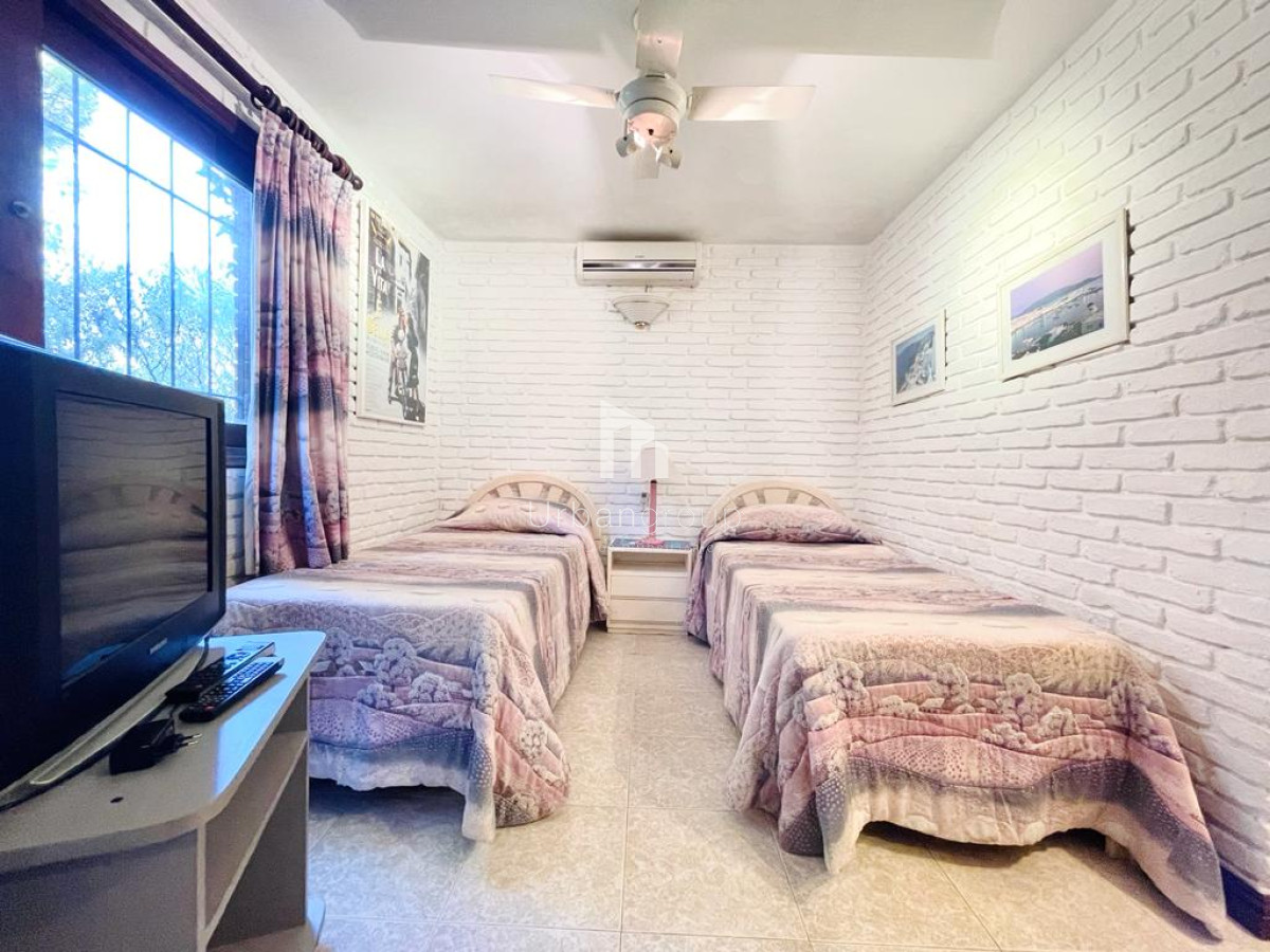 Casa ID.34 - Excelente Casa de 4 Dormitorios en Playa Mansa - Punta del Este