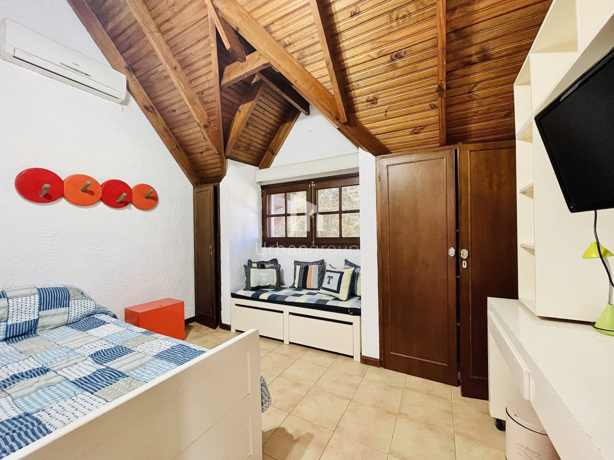 Casa ID.38 - Cómoda Casa de 5 Dormitorios y Piscina Climatizada en Punta del Este