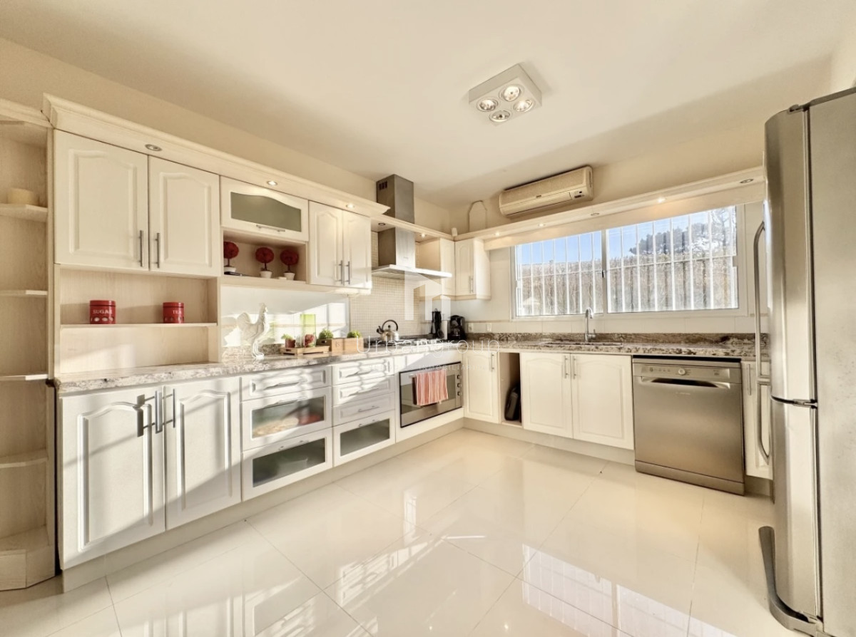 Casa ID.37 - Moderna Casa de 4 Dormitorios en Playa Mansa a 150 metros del Mar