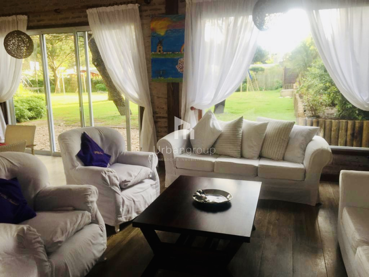 Casa ID.36 - Excelente Casa de 5 Dormitorios en Barrio Privado La Arbolada, Punta del Este