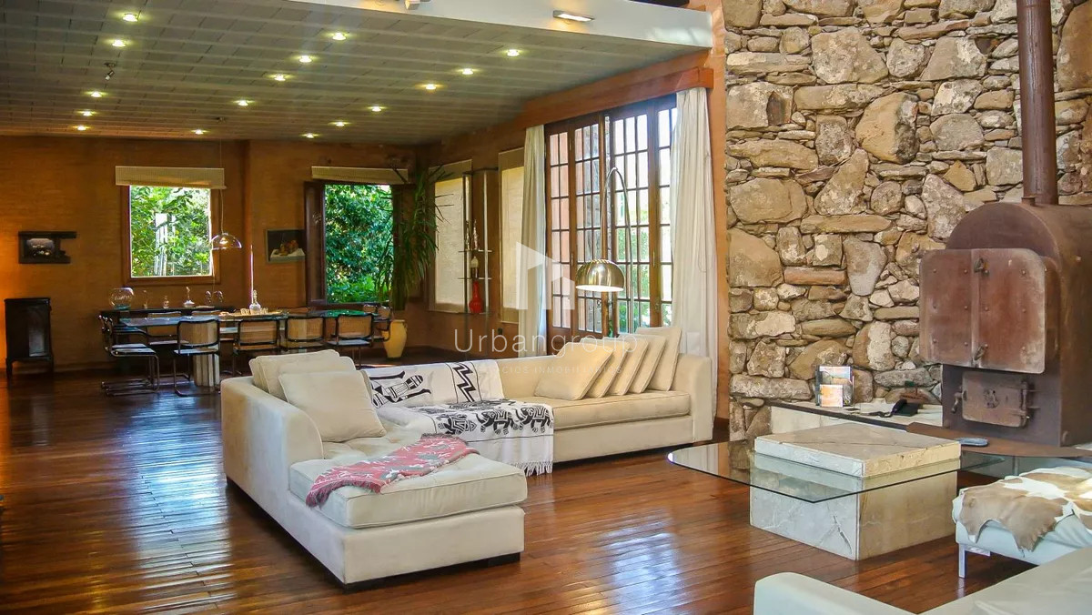 Casa ID.33 - Excelente Casa de 5 Dormitorios, Piscina y Barbacoa en Barrio Privado, Punta del Este