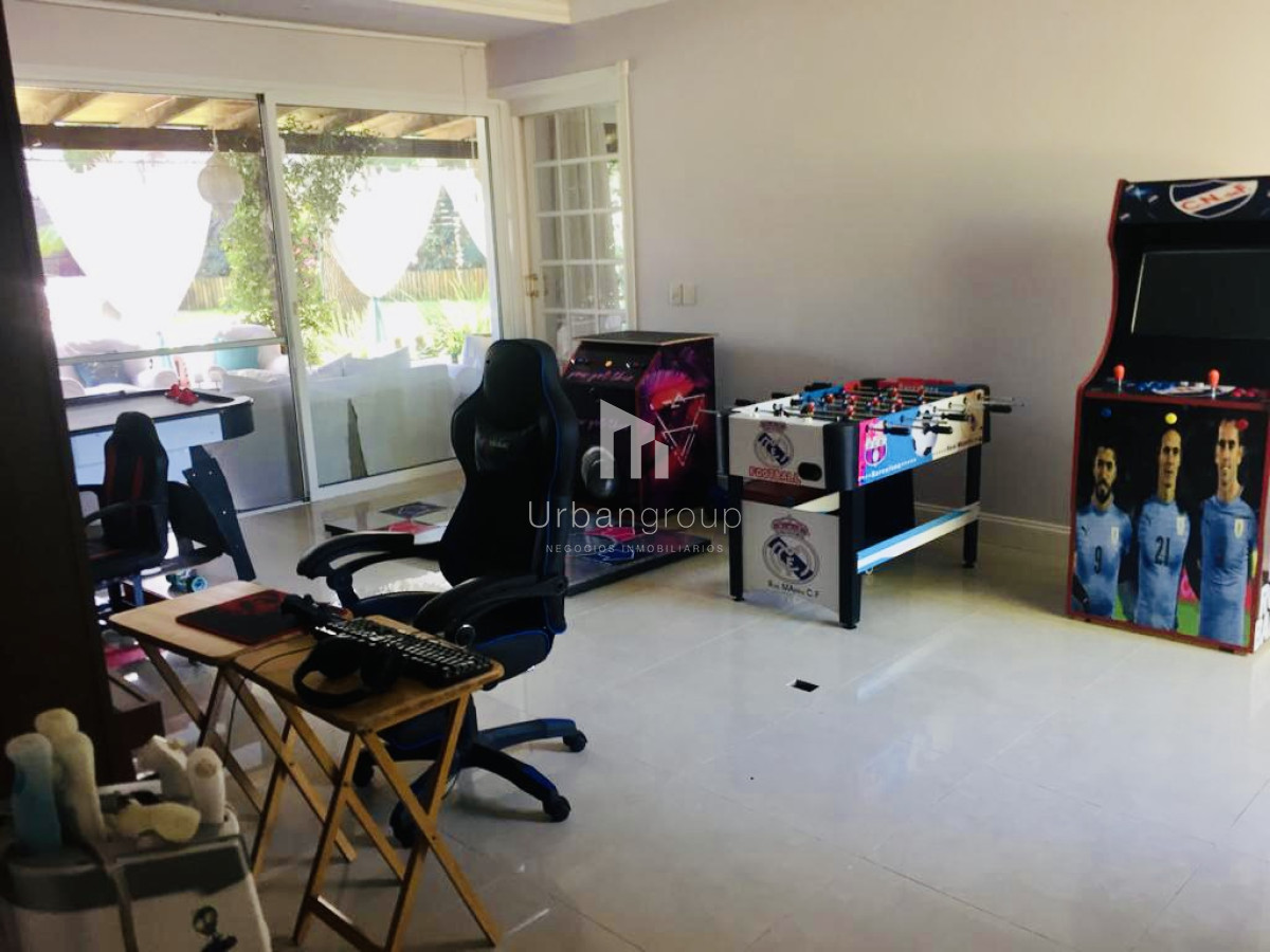 Casa ID.36 - Excelente Casa de 5 Dormitorios en Barrio Privado La Arbolada, Punta del Este