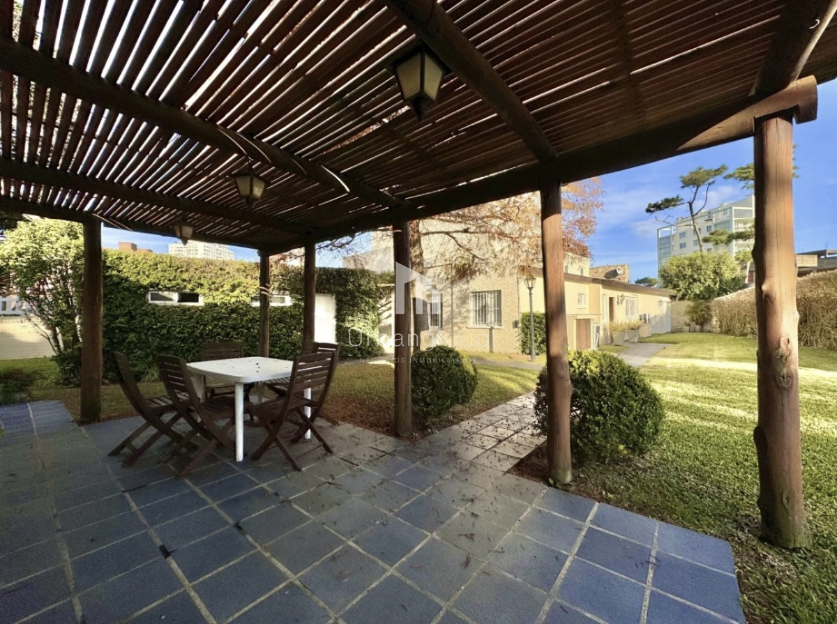 Casa ID.37 - Moderna Casa de 4 Dormitorios en Playa Mansa a 150 metros del Mar