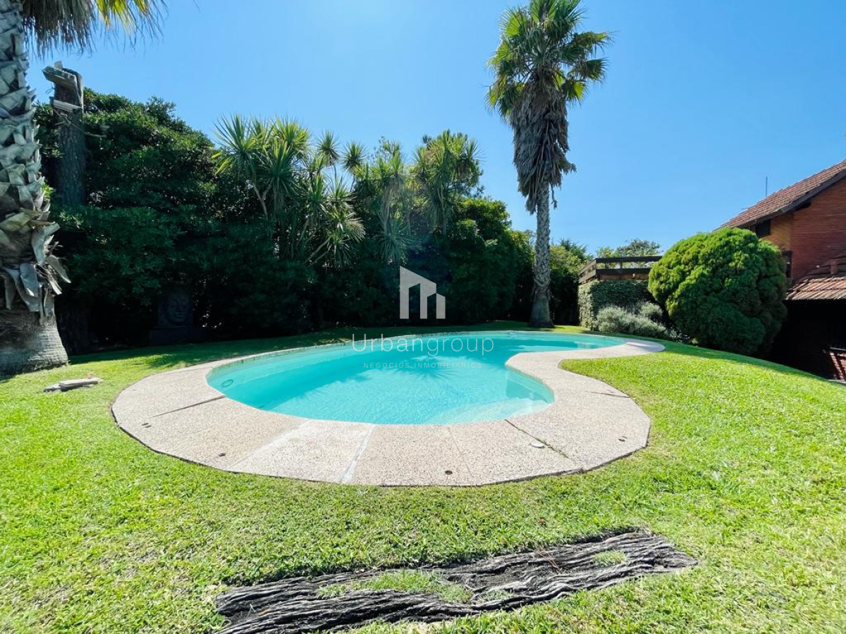 Casa ID.34 - Excelente Casa de 4 Dormitorios en Playa Mansa - Punta del Este