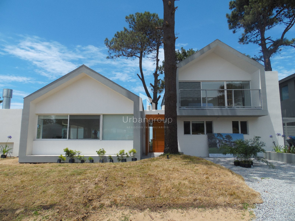 Excelente Casa de 5 Dormitorios en Barrio Privado Pinar del Faro, José Ignacio