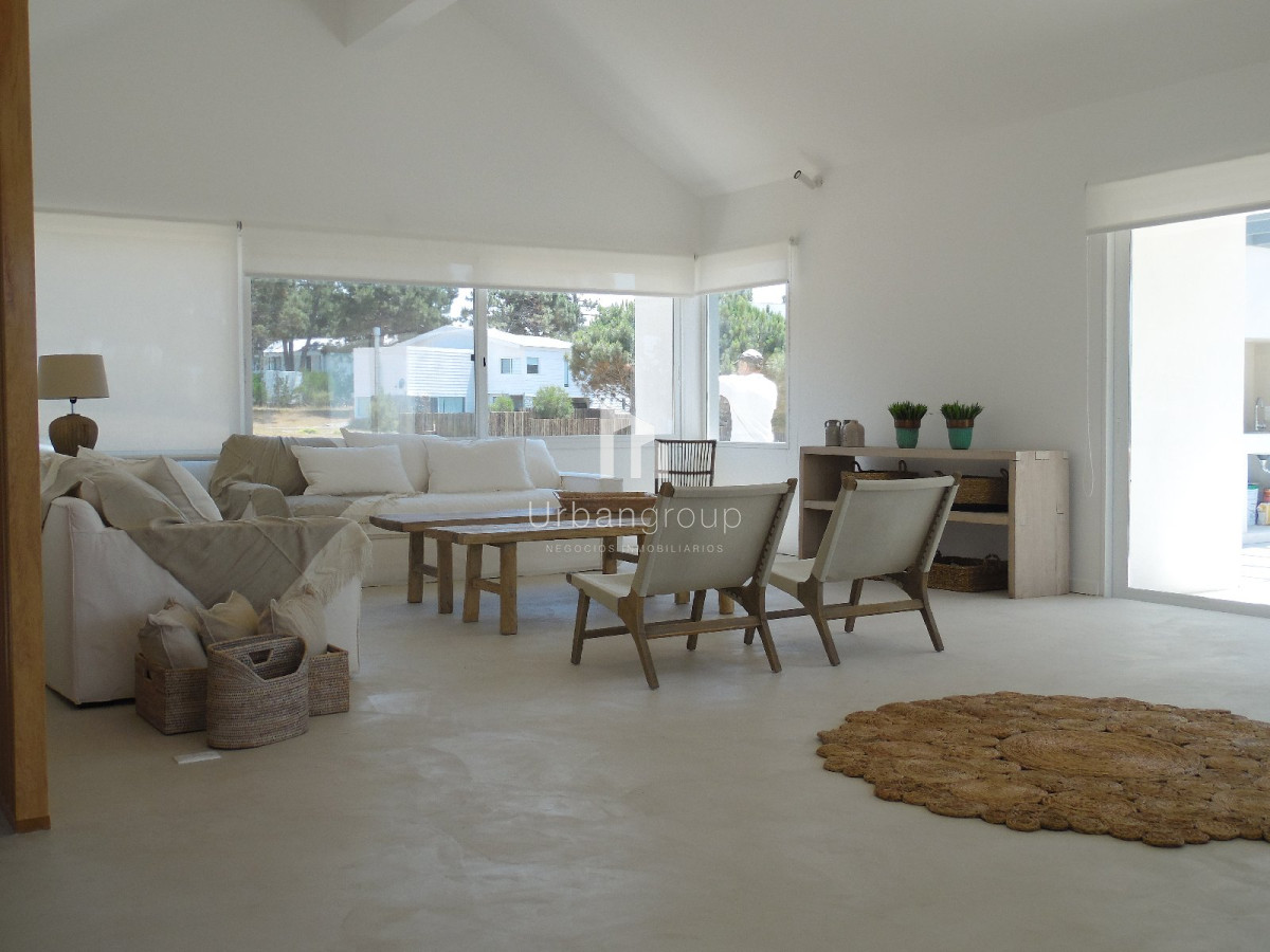 Excelente Casa de 5 Dormitorios en Barrio Privado Pinar del Faro, José Ignacio 2