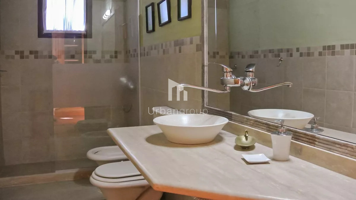 Casa ID.33 - Excelente Casa de 5 Dormitorios, Piscina y Barbacoa en Barrio Privado, Punta del Este