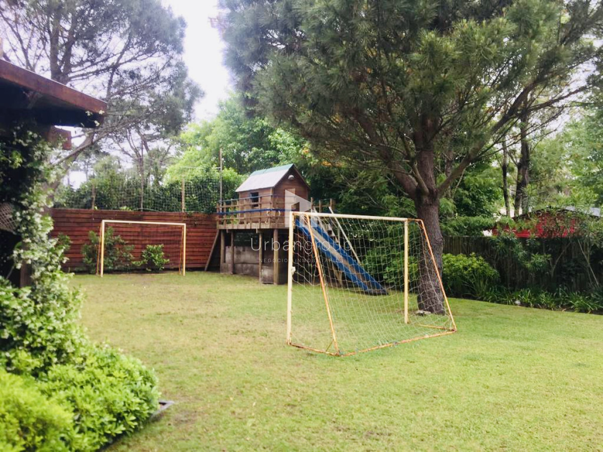 Casa ID.36 - Excelente Casa de 5 Dormitorios en Barrio Privado La Arbolada, Punta del Este