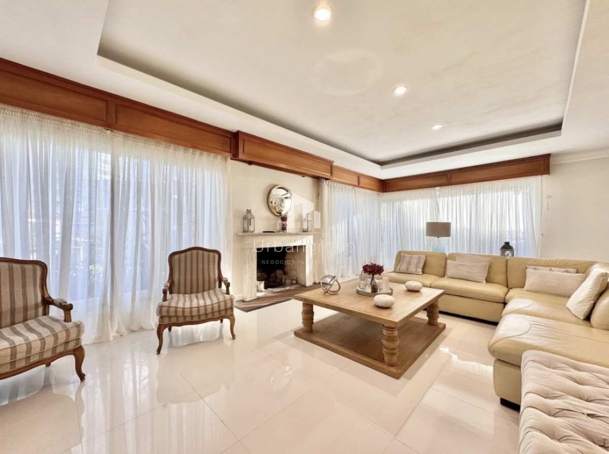 Casa ID.37 - Moderna Casa de 4 Dormitorios en Playa Mansa a 150 metros del Mar