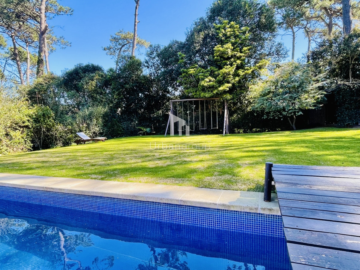 Casa ID.38 - Cómoda Casa de 5 Dormitorios y Piscina Climatizada en Punta del Este