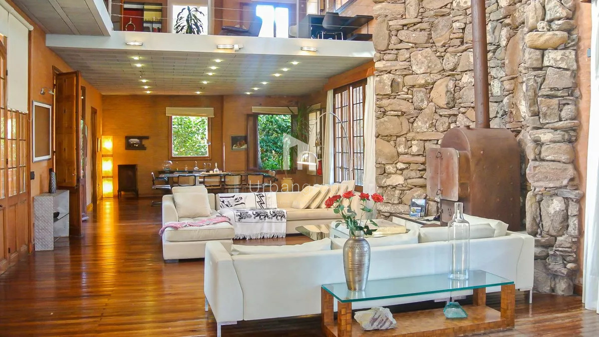 Casa ID.33 - Excelente Casa de 5 Dormitorios, Piscina y Barbacoa en Barrio Privado, Punta del Este